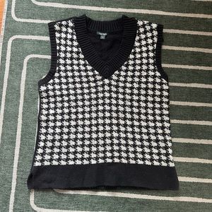 Wild Fable Houndstooth Sweater Vest
